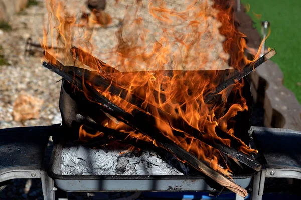 Vlammen Detail Barbecue Aan Het Begin — Stockfoto