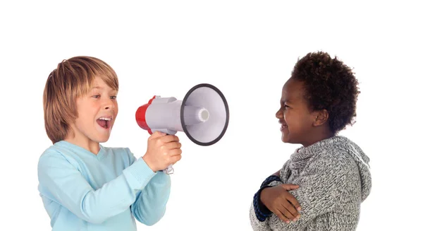 Bambino Divertente Urlando Attraverso Megafono Suo Amico Isolato Sfondo Bianco — Foto Stock