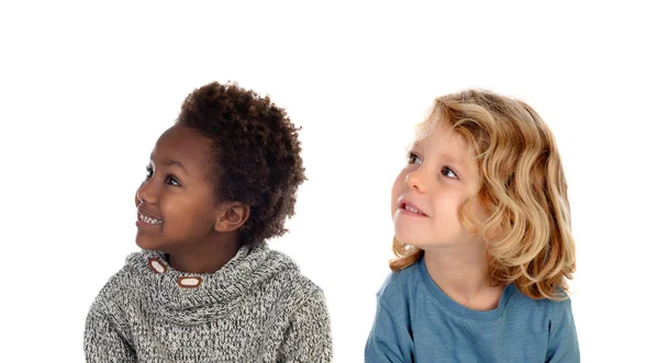 两个快乐的孩子在白色的背圆上寻找孤立的 — 图库照片