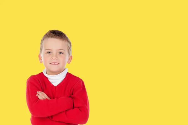 照片小男孩用黄色背景凿了 2018 — 图库照片