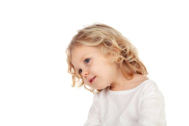 Güzel küçük çocuk bakmak beyaz bir arka plan üzerinde izole