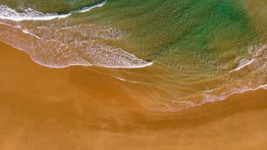 Deniz kıyısının güzel hava manzarası