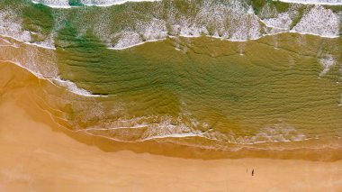 Deniz kıyısının güzel hava manzarası
