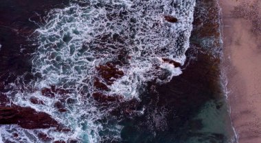 Deniz kıyısının güzel hava manzarası