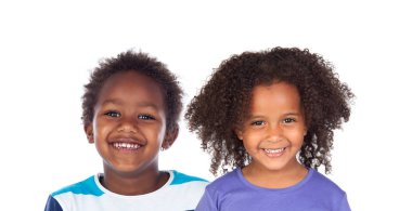 İki komik çocuk gülüyor üzerinde beyaz bir artalanları izole