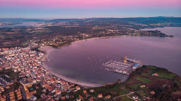 Flygvy Över Stad Vid Solnedgången Med Vackra Färger — Stockfoto