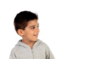 Beyaz bir arka plan üzerinde izole gri sweatshirt ile mutlu çocuk