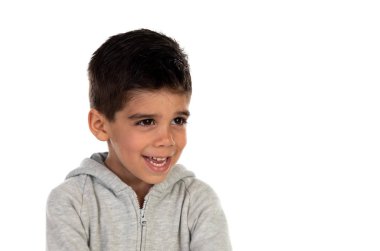 Beyaz bir arka plan üzerinde izole gri sweatshirt ile Gipsy çocuk