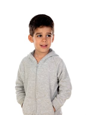 Beyaz bir arka plan üzerinde izole gri sweatshirt ile Gipsy çocuk