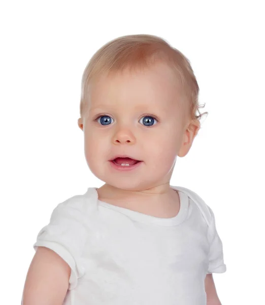 青い目と白い背景に隔離されたカメラを見てブロンドの髪を持つ小さな赤ちゃん — ストック写真