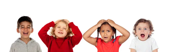 Verrast Kinderen Bedekken Hun Hoofd Andere Lachende Geïsoleerd Een Witte — Stockfoto