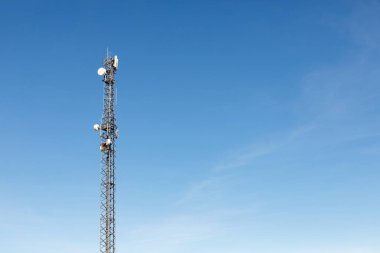 İletişim için anten kulesi