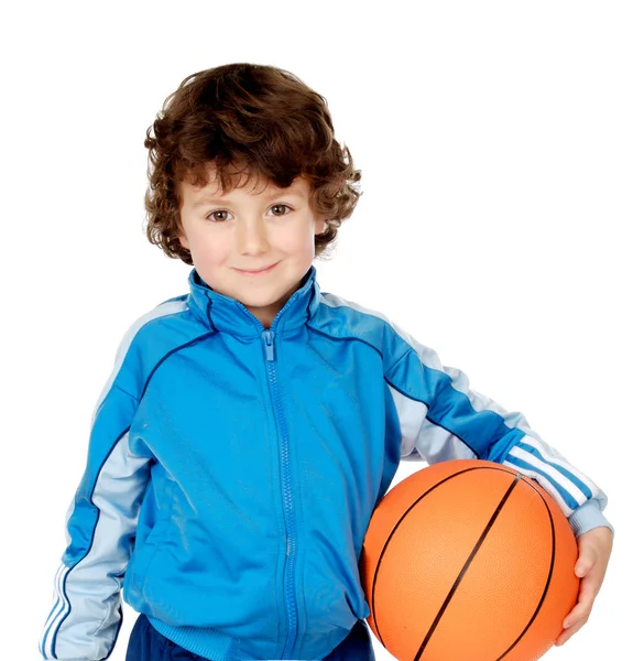 Chico divertido sosteniendo una pelota de baloncesto —  Fotos de Stock