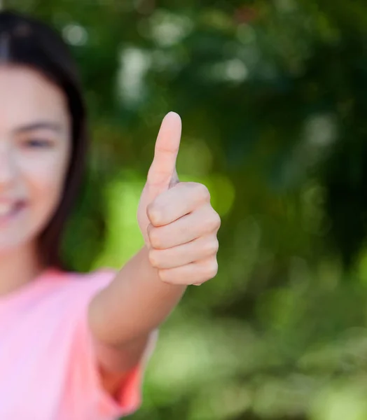 Leende Tonåring Flicka Säger Med Sin Hand — Stockfoto