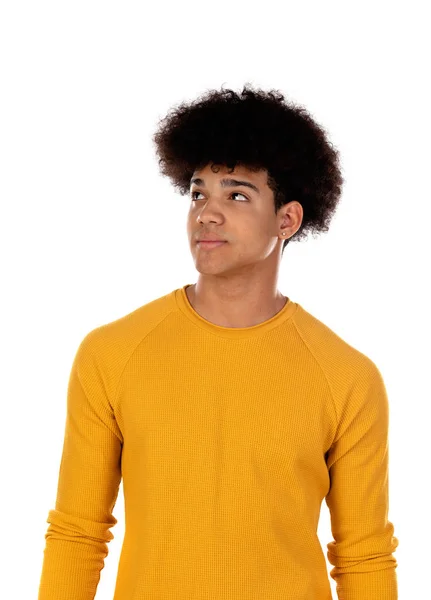 Pensivo adolescente rapaz wiht amarelo t-shirt — Fotografia de Stock