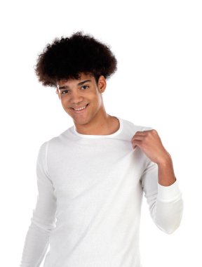 Afro saç modeli ile genç çocuk