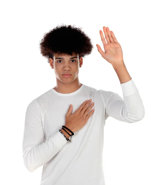 Chico afro guapo con su mano derecha en el corazón — Foto de Stock