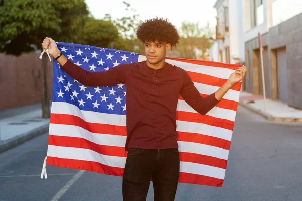Tonåring Kille Med Öppen Amerikansk Flagga Gatan — Stockfoto