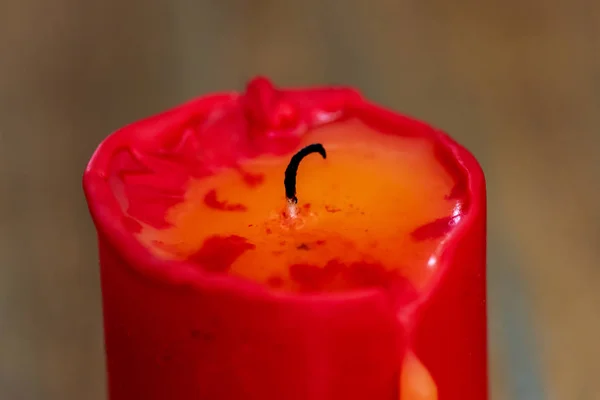 Erloschene Rote Kerze Mit Dem Aufgelösten Wachs — Stockfoto