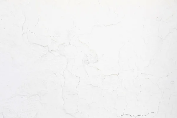 在有水泥砖表面的白色墙体上裂缝 — 图库照片
