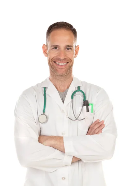 白いガウンを着て 白い背景に聴診器を持つ若い医者 — ストック写真