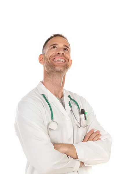 Zamyšlý Mladý Lékař Nosí Bílé Šaty Izolované Bílém Pozadí — Stock fotografie