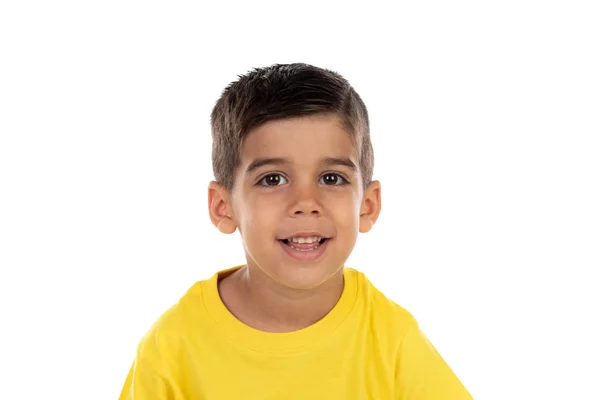 Criança escura feliz com camiseta amarela — Fotografia de Stock