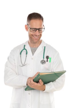 Belgeleri tutan gözlüklü yakışıklı doktor 