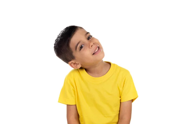 Niño pensativo con camiseta amarilla —  Fotos de Stock