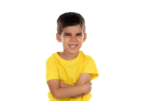 Розлючена дитина з жовтою футболкою — стокове фото
