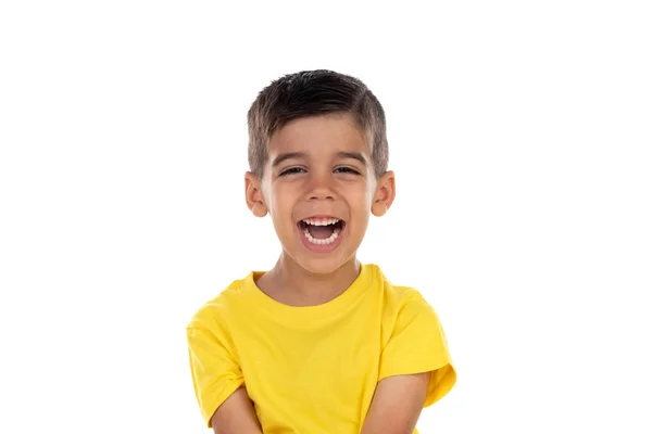 Lyckligt mörkt barn med gul t-shirt — Stockfoto