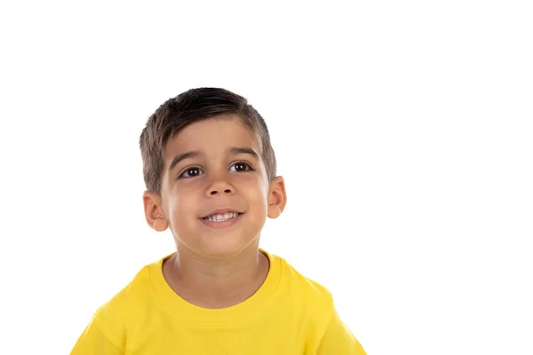 Lyckligt mörkt barn med gul t-shirt — Stockfoto
