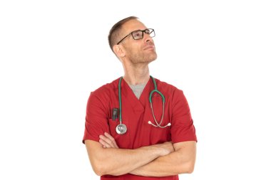 Gözlüklü dalgın yakışıklı doktor