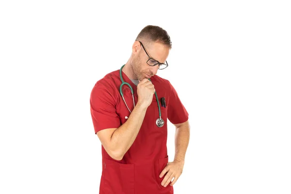 Médico guapo pensativo con gafas — Foto de Stock