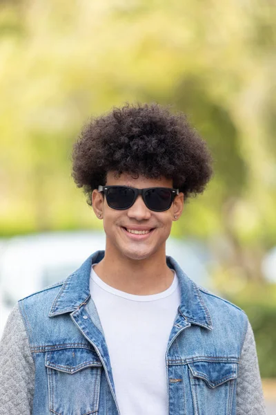 Handsome guy on the street — Stock Photo, Image