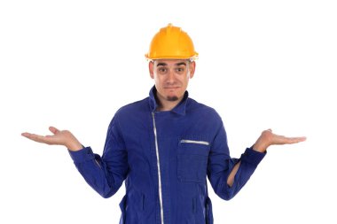 Sarı kasklı inşaat işçisi 