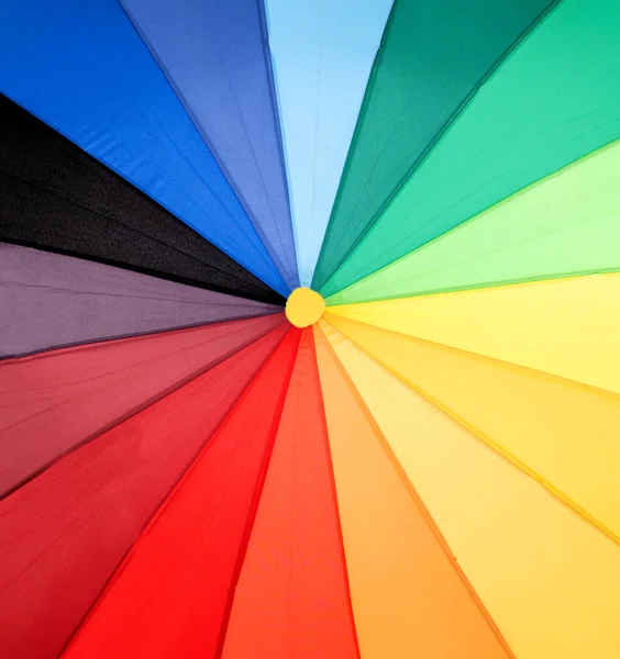 Kolorowy Otwarty Parasol Wszystkimi Kolorami Tęczy — Zdjęcie stockowe