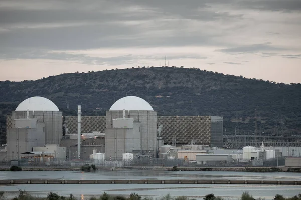 Almaraz Nuclear Power Plant Center Spain Surrounded Green Field — Stock Photo, Image