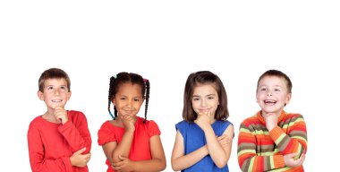 Beyaz arka planda izole edilmiş düşünceli çocuklar