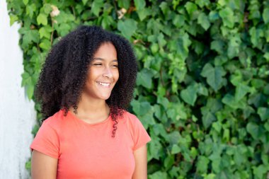 Güzel afro genç kız 