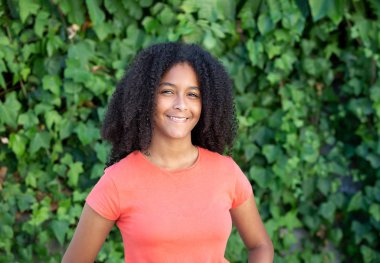 Güzel afro genç kız 