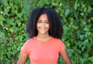 Güzel afro genç kız 