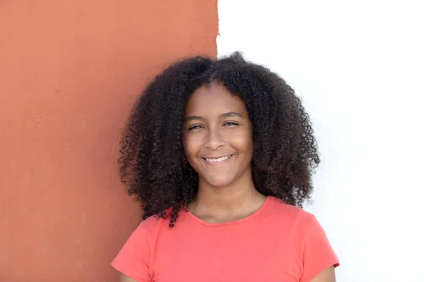 青少年 女孩 与 一个美丽的 非洲 头发 — 图库照片