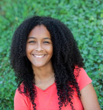 Güzel afro genç kız 