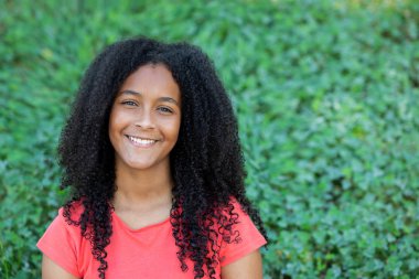 Güzel afro genç kız 