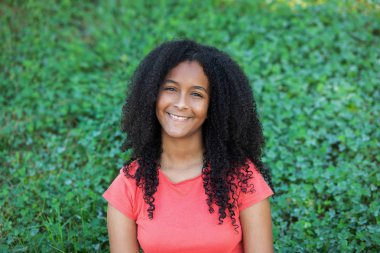 Güzel afro genç kız 