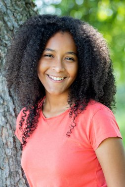 Güzel afro genç kız 