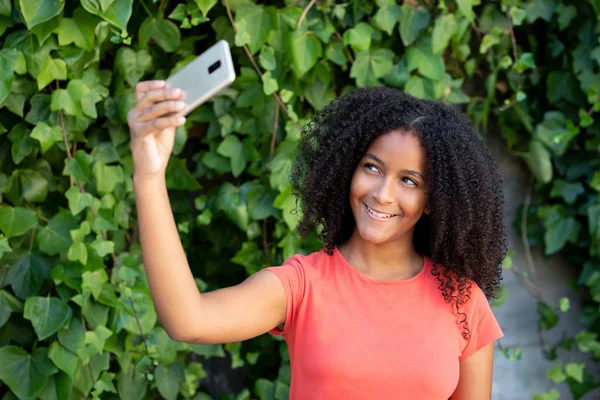 Beautiful teenager girl with a mobile — Stock Photo, Image