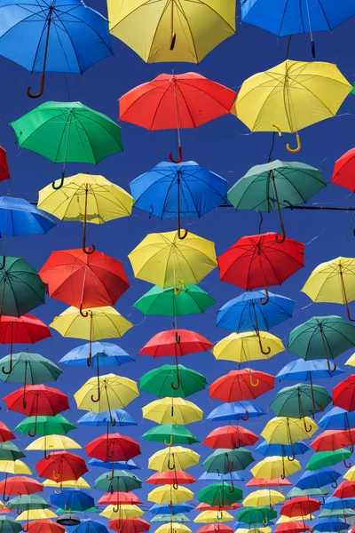 Parapluies Colorés Sur Ciel Pour Donner Ombre Rue — Photo