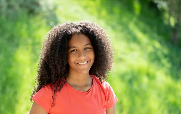 Mooie Afro tiener meisje — Stockfoto